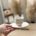Ročno izdelana keramična skodelica za espresso s krožnikom iz kamenine