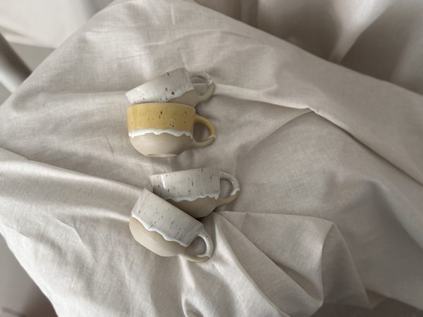 Keramična espresso skodelica z ročajem iz kremne kamenine, ročno izdelana